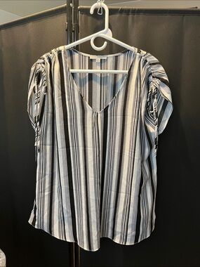 Women's Black & White Striped V-Neck Short Sleeve Top